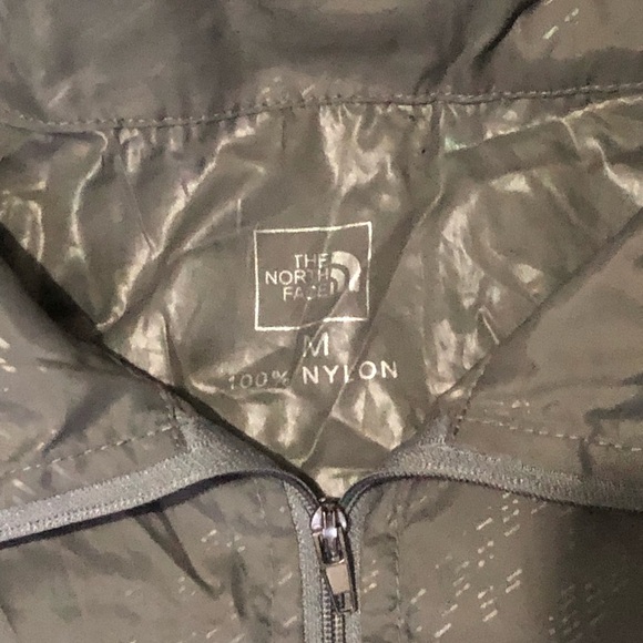 The North Face Windbreaker Men's Medium Nylon Gray Silver Full Zip Jacket - Picture 3 of 7